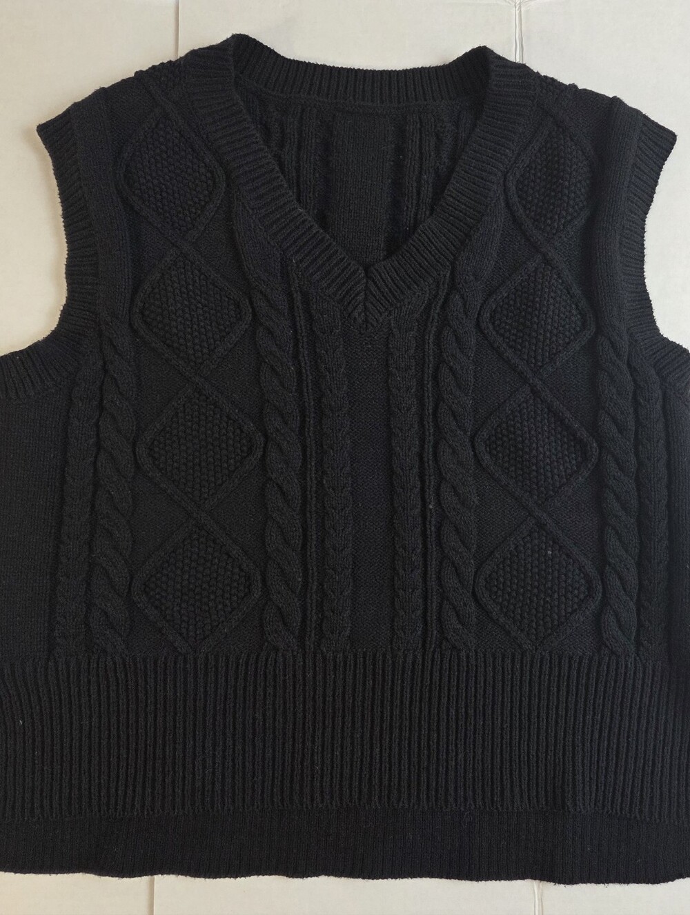 V-Neck Cable Knit Sleeveless Sweater Vest - Black